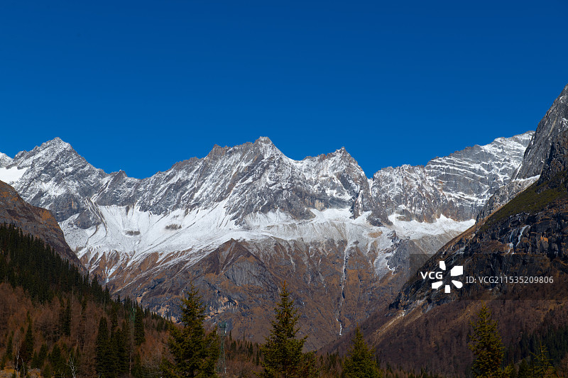 蜀山之后幺妹峰图片素材
