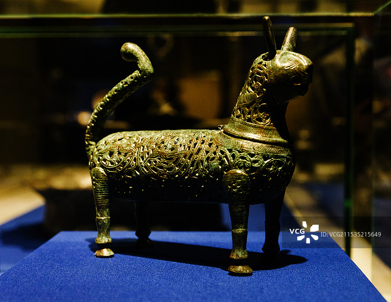 动物青铜香炉公元12世纪(塞尔柱王朝)吉兰省,苏梅埃萨拉.伊朗国家博物馆藏图片素材
