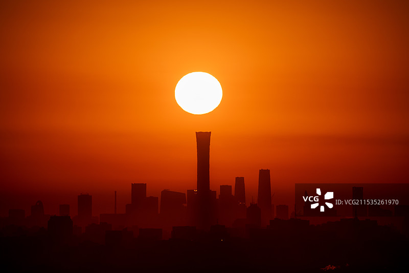 北京日出 中国尊悬日图片素材