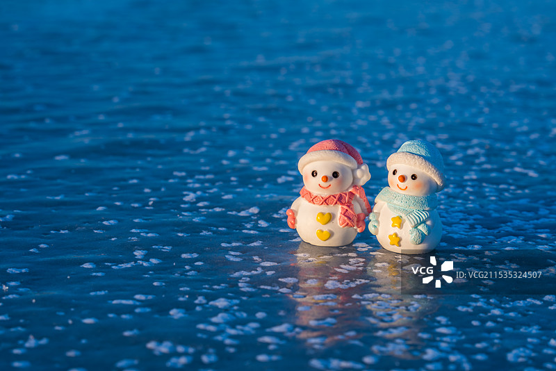冰面上的雪人图片素材