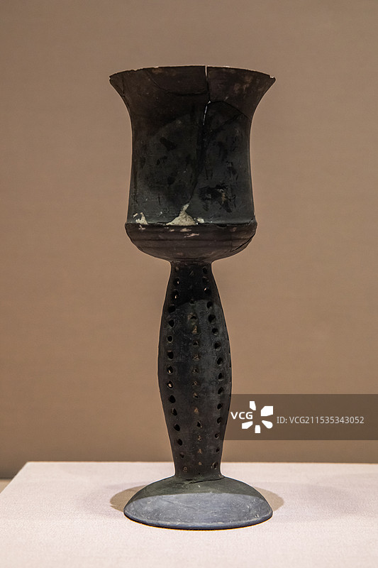 山东博物馆黑陶高柄杯大汶口文化距今6000-4400年安丘景芝遗址出土图片素材
