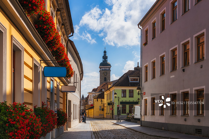 捷克共和国，南捷克州，捷克布杰约维采ČESKÉ BUDĚJOVICE，学校神职修士会广场，黑塔，小镇图片素材