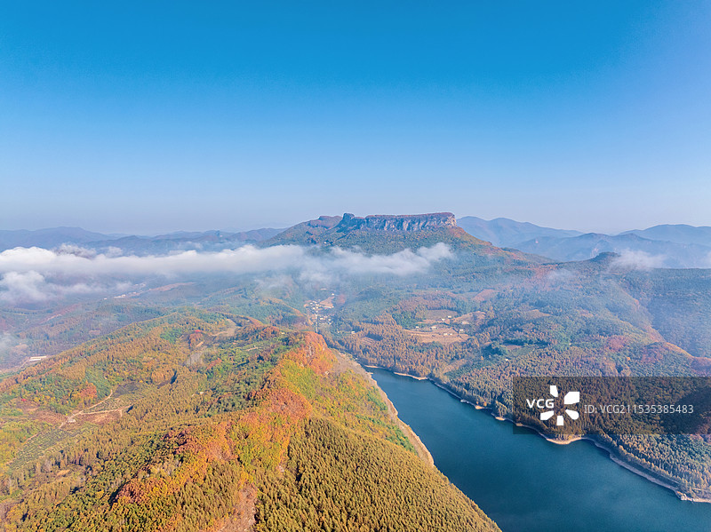 中国辽宁本溪桓仁五女山桓龙湖云海航拍图片素材