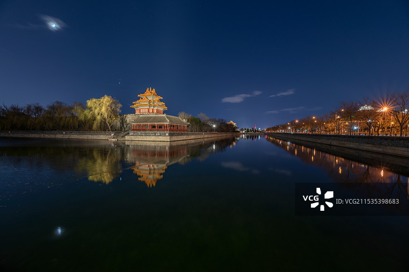 夜色下的故宫角楼 中央电视塔 景山万春亭 神武门 护城河图片素材