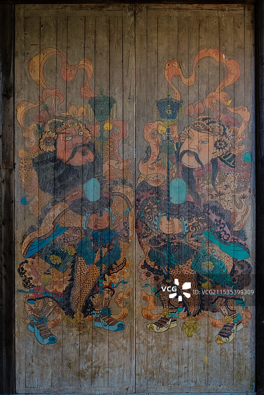 黟县南屏村，古建筑门上绘制的门神图片素材