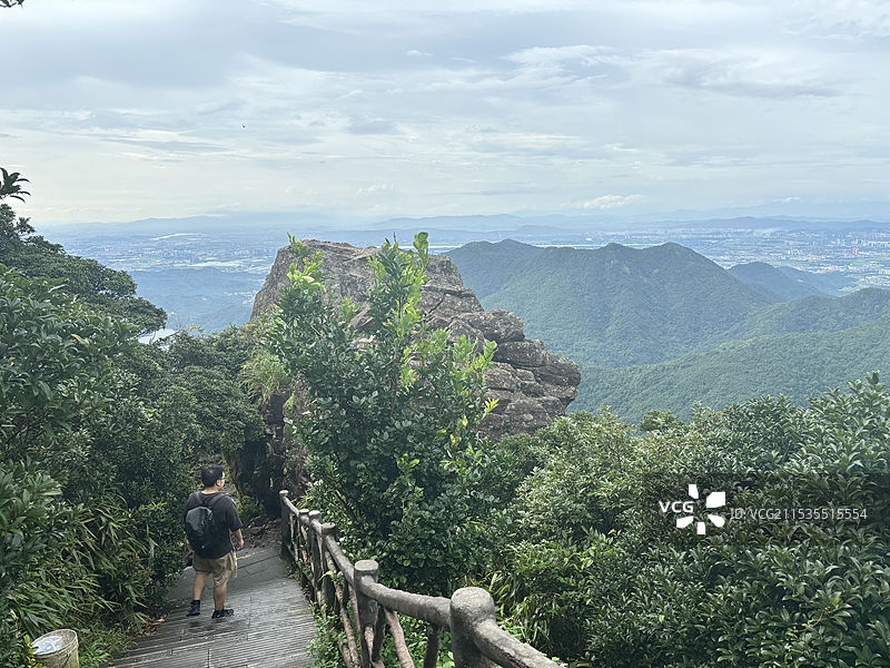 广东东莞市银瓶山森林公园群山中的云海景色图片素材