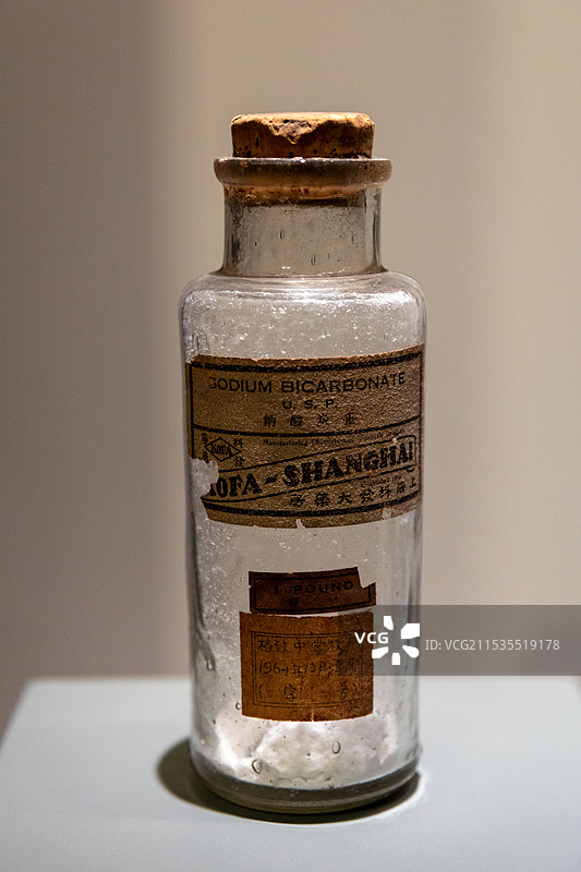 科发药房药瓶上海市格致中学捐赠1866 年由德国药剂师科发创立，是上海最早的西药制造上海历史博物馆图片素材