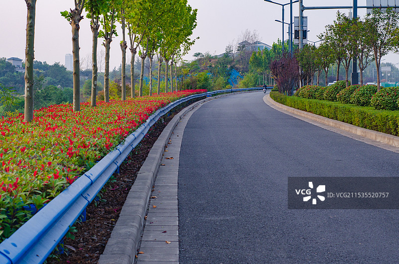 延伸向远方的道路图片素材