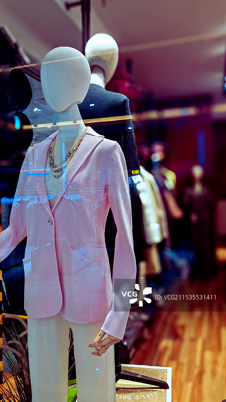 商场模特-赛博朋克调色图片素材