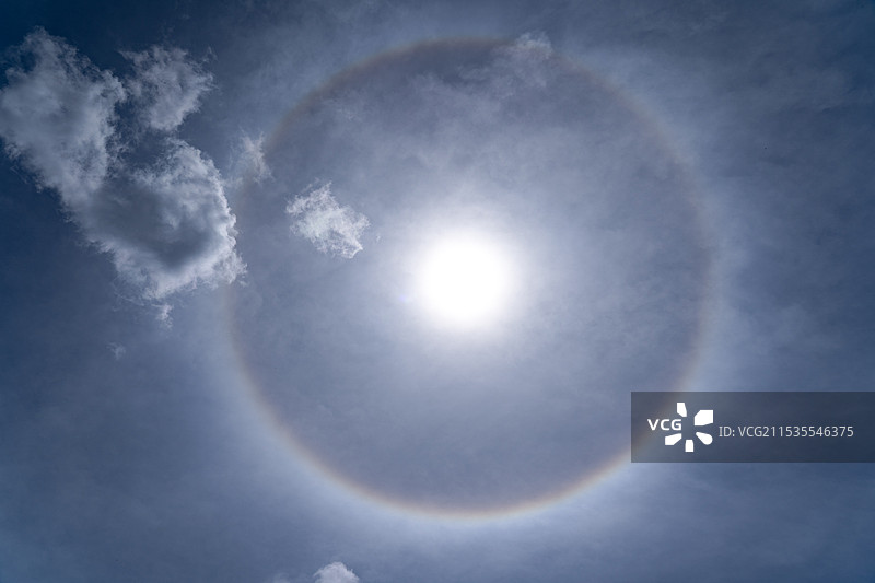 川西太阳日晕光环奇观图片素材