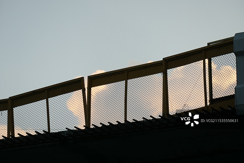 夕阳下的高架桥剪影图片素材