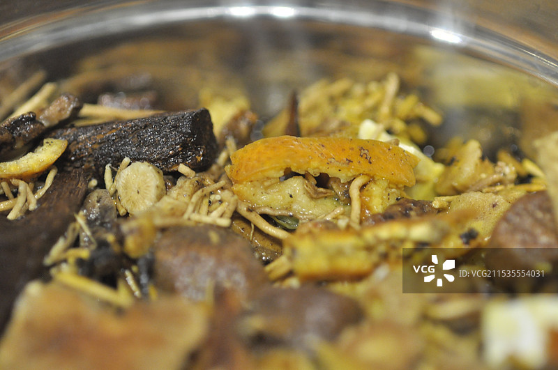 浸泡过的中药草药图片素材