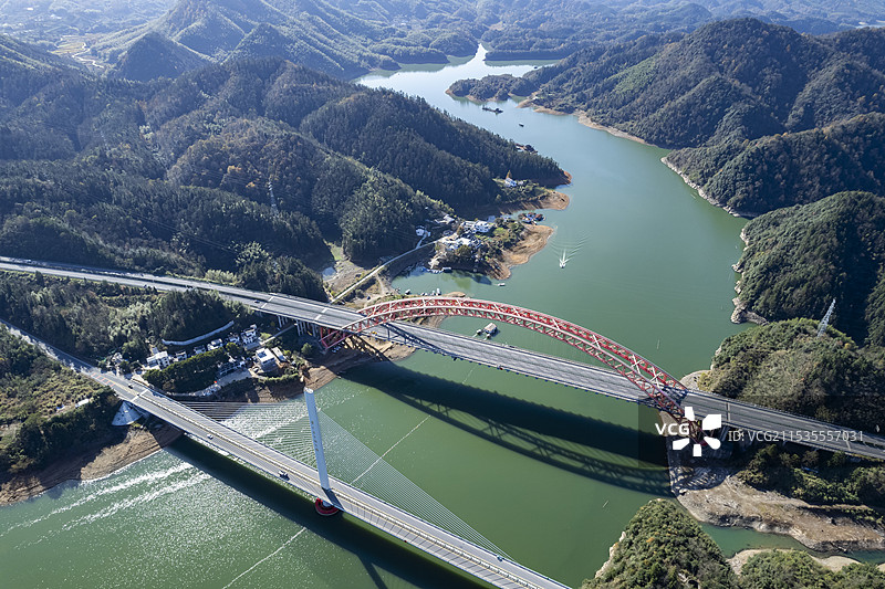 安徽黄山太平湖京台高速太平湖大桥风景航拍图片素材
