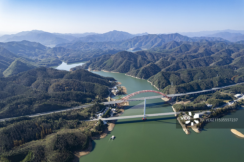 安徽黄山太平湖京台高速太平湖大桥风景航拍图片素材