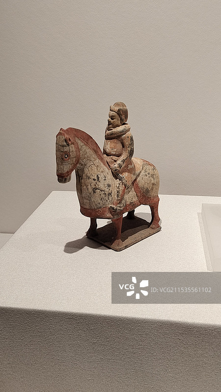 洛阳博物馆，北魏，彩绘陶甲骑具装俑图片素材
