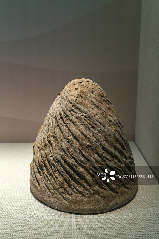 盔形器 周代 无棣县佘家镇邓王村盐业遗址出土 无棣县文物保护中心藏  济南市博物馆藏文物展图片素材