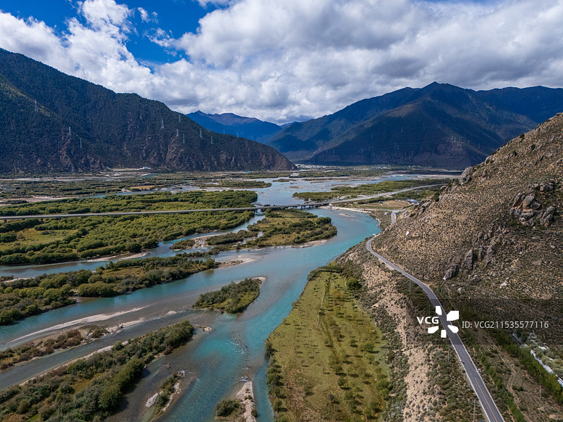 西藏雅鲁藏布江航拍视角图片素材