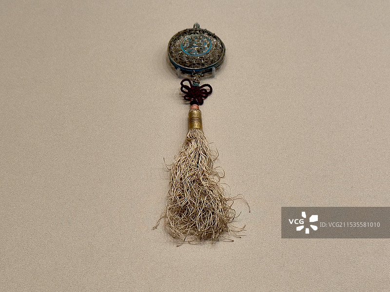 寿字纹累丝点翠银香囊包  金银饰品展图片素材