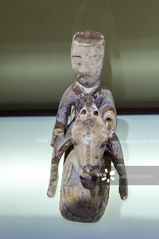 彩绘陶骑马俑 东汉 济南市平阴县东阿镇阿胶厂工地出土 济南市平阴县博物馆提供 济南市博物馆藏图片素材