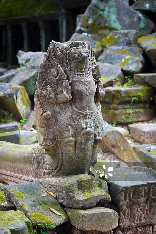 柬埔寨塔普伦寺中的神兽雕塑图片素材