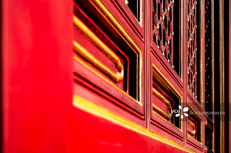 宫殿的红色木制门框图片素材