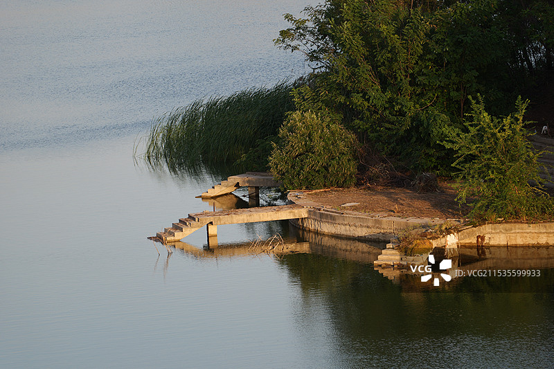 七里河的堤岸图片素材
