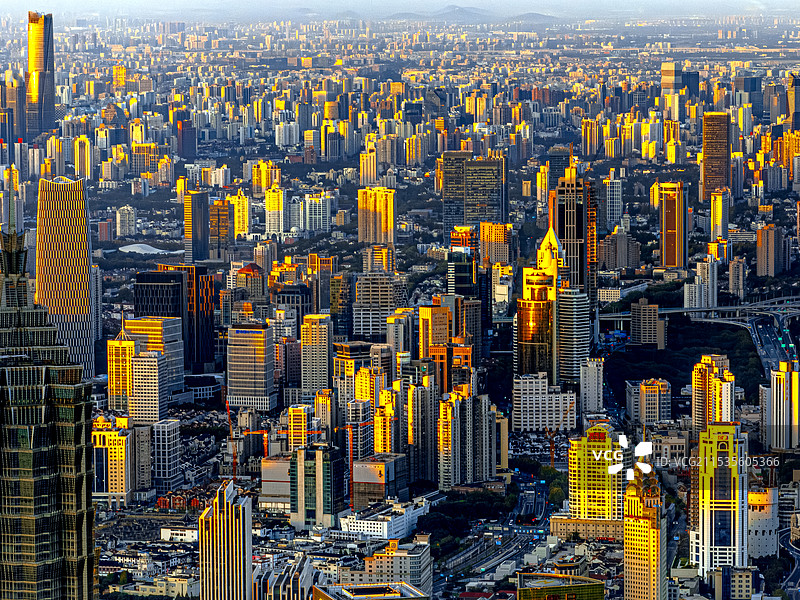 力宝广场 徐家汇中心 太平洋新天地 上海经济中心城市密集的建筑 鳞次栉比摩天大楼 大都市金色日出图片素材