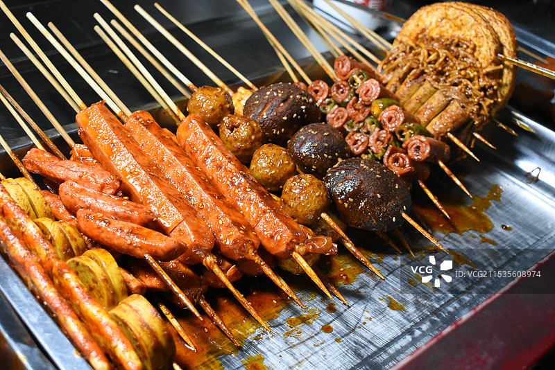 家庭自制烧烤烤肉烤菜近景镜头图片素材