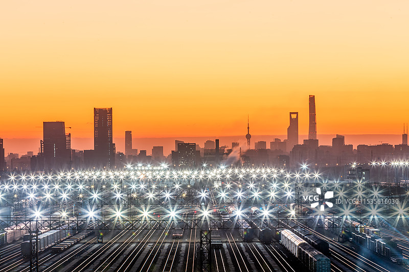 上海嘉定南翔铁路货运场日出图片素材