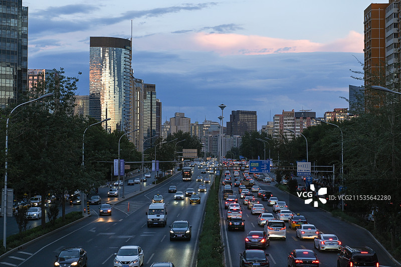 夏季傍晚时分三元桥图片素材