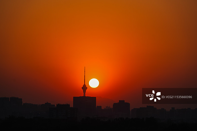 北京电视塔和夕阳日落图片素材