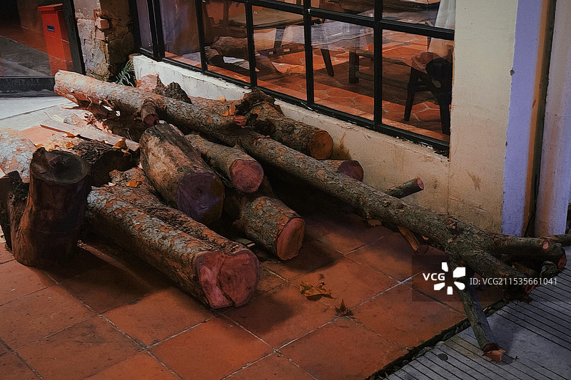 一堆木头图片素材