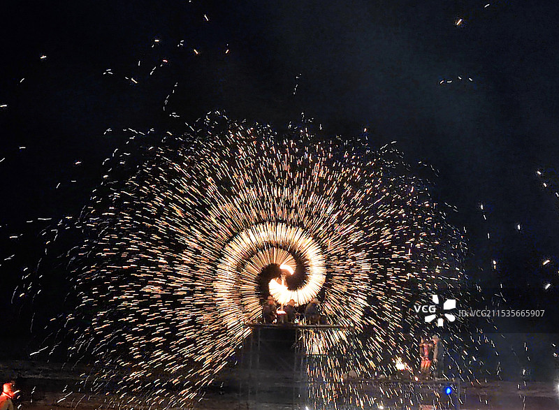 打铁花表演-春节图片素材