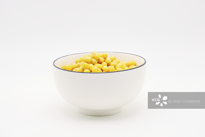 泡发好的黄豆，可以用来打豆浆，也可以播种，还可以用来做饭，做汤。图片素材
