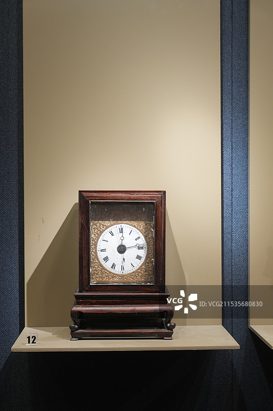 长方几式本钟图片素材