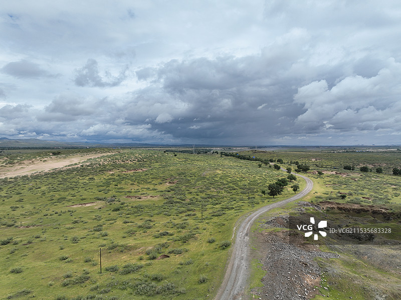 草原公路汽车广告背景图图片素材