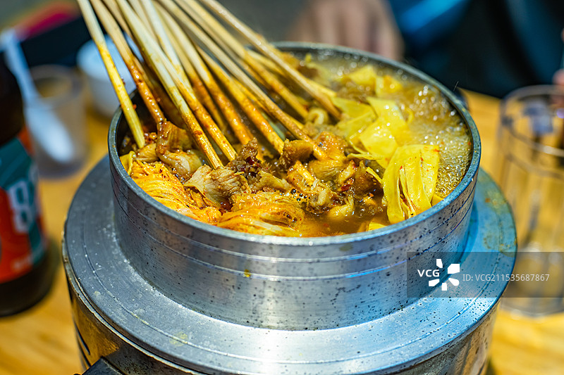 中国餐饮行业饮食产业，传统经典中国食品，美食拍摄主题，一锅涮肚毛肚，室内无人图像图片素材