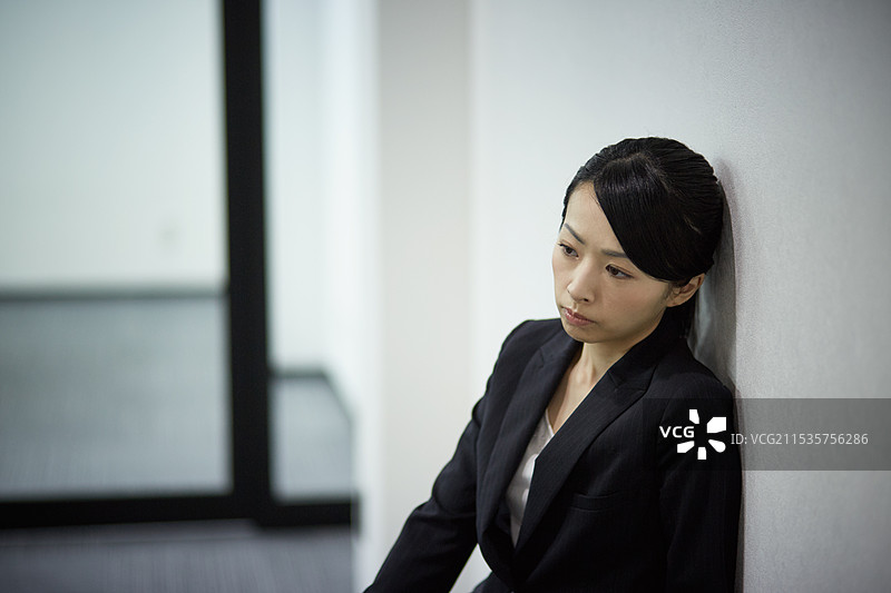 看起来沮丧的女商人图片素材