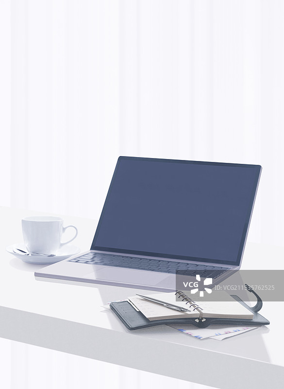 电脑、笔记本和咖啡杯图片素材