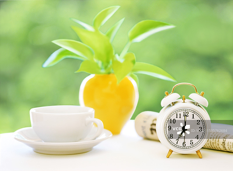 闹钟和咖啡杯图片素材