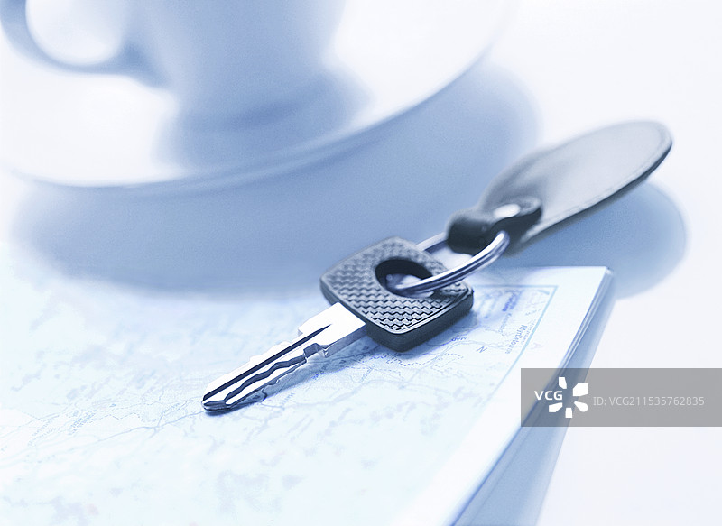 车钥匙和咖啡杯图片素材