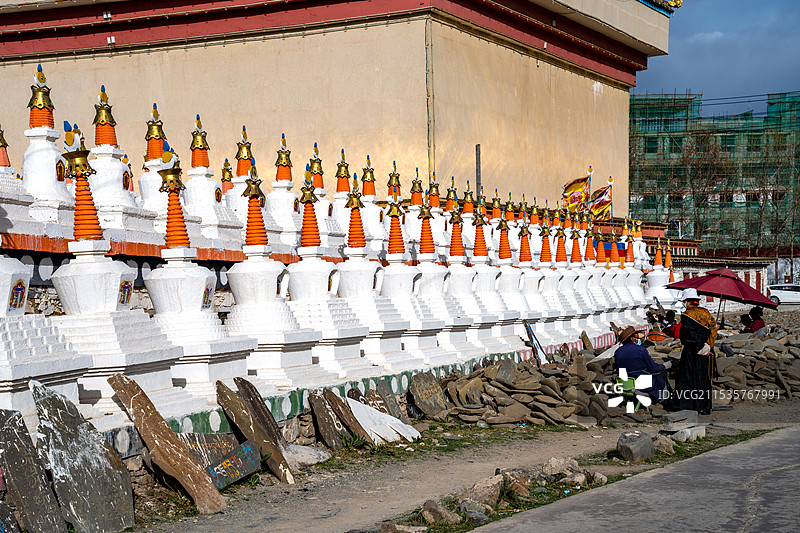 藏传白塔图片素材