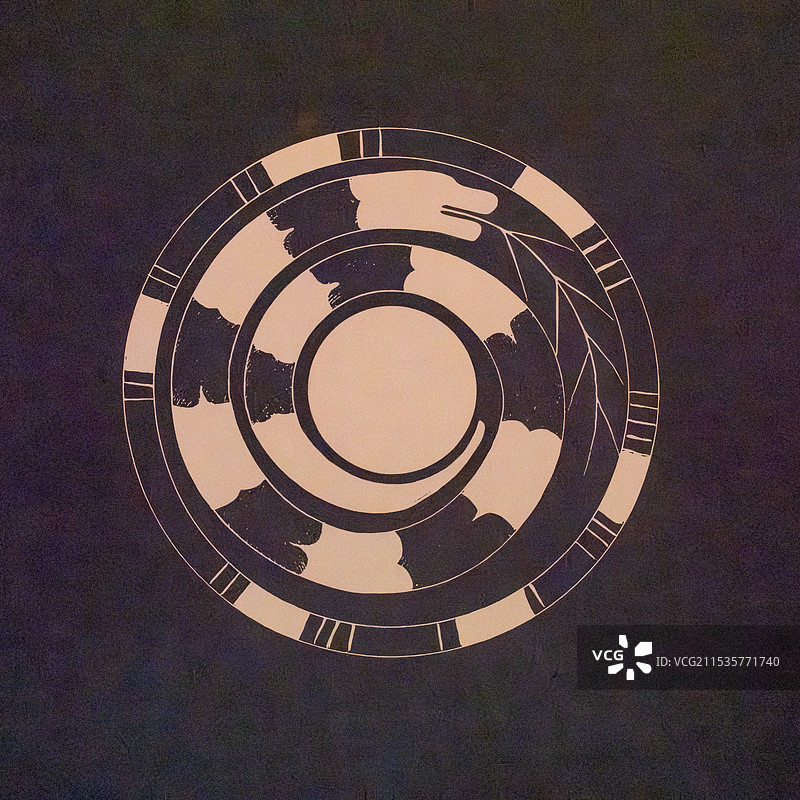 山西太原山西博物院彩绘蟠龙盘图片素材