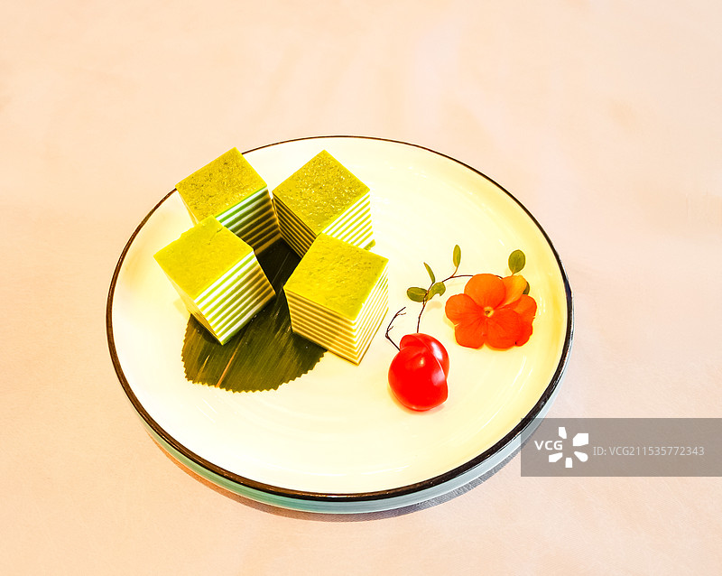 广东早茶点心椰汁马蹄千层糕图片素材