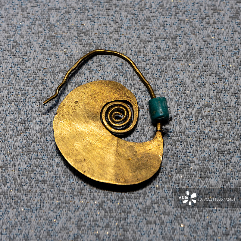 山西太原山西博物院商代金饰图片素材