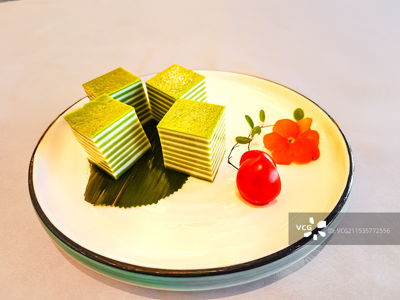 广东早茶点心椰汁马蹄千层糕图片素材