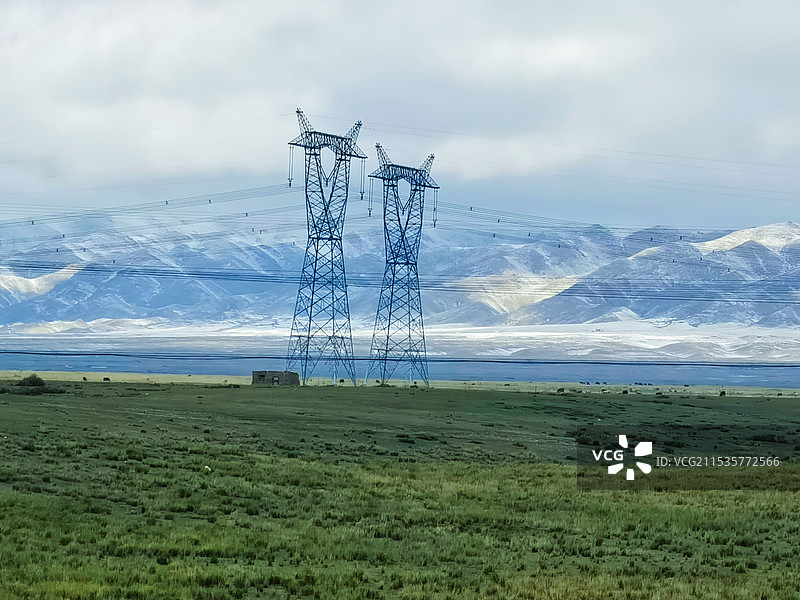 输电塔摄于塔城地区图片素材