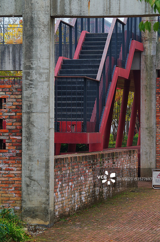 铸铁机房红色楼梯 杭州大运河杭钢公园冬季风景图片素材