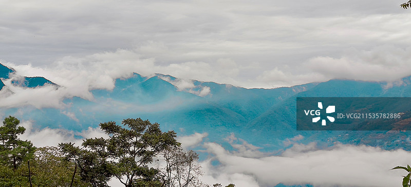 云南保山龙陵县山脉风光图片素材
