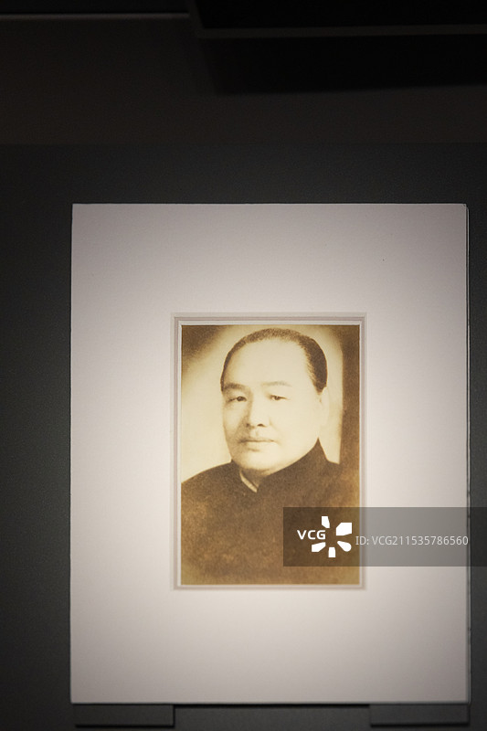 谳员关綱之像 关網之(1879-1942年)，湖北人。 出任上海公共租界会审公廨会审官上海历史博物馆图片素材